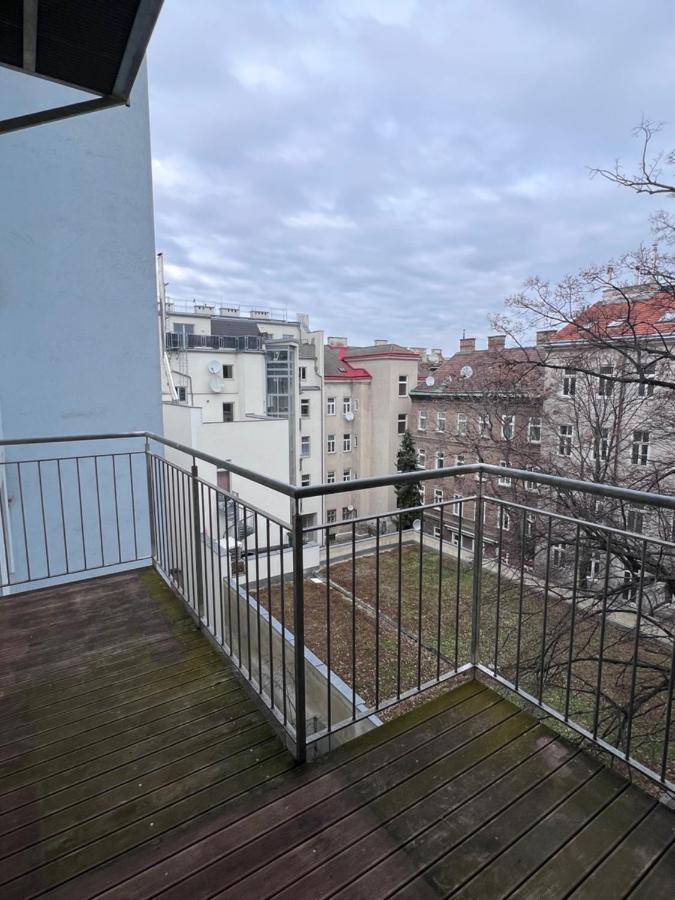 Delightful 1 Bedroom Near Schoenbrunn And Westbahnhof With Big Porch Vienne Extérieur photo