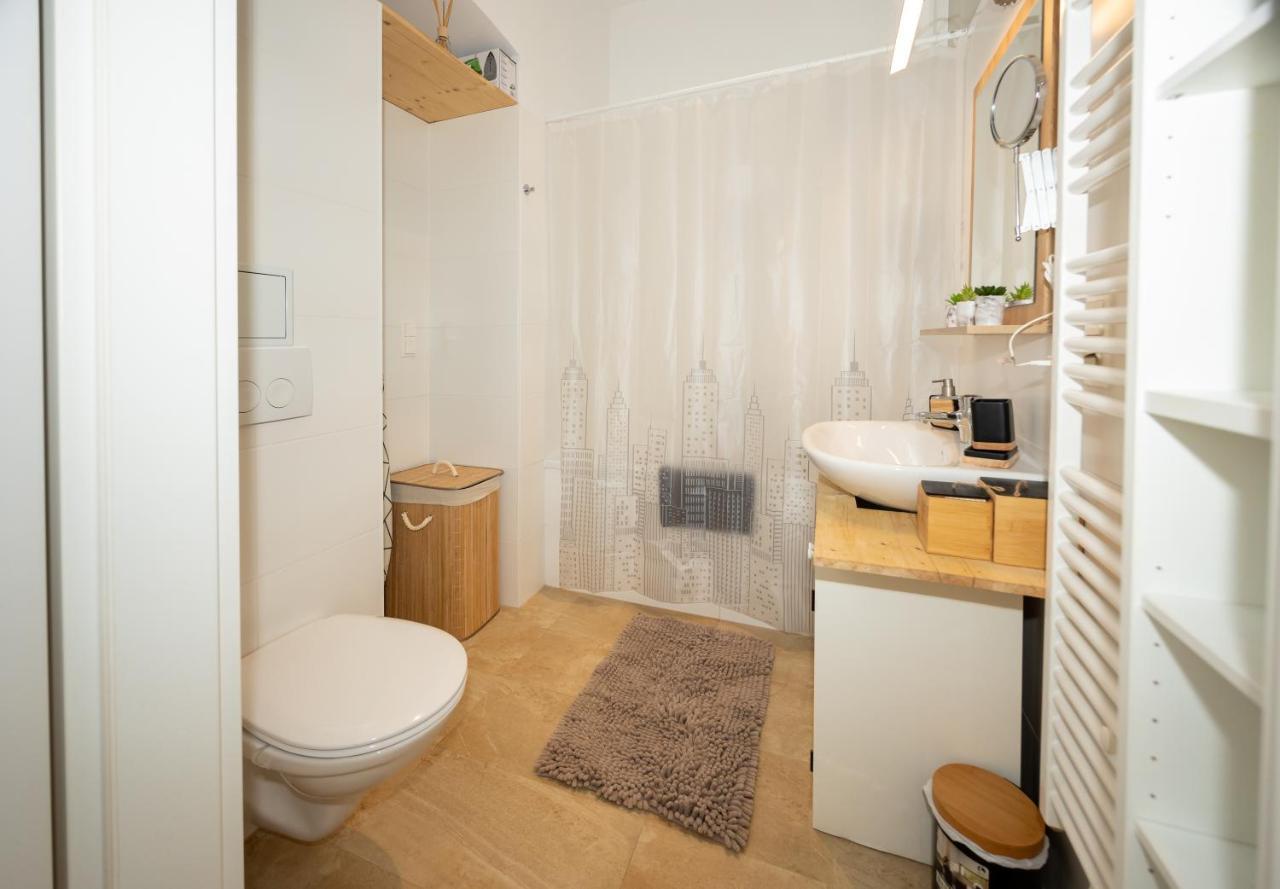 Delightful 1 Bedroom Near Schoenbrunn And Westbahnhof With Big Porch Vienne Extérieur photo
